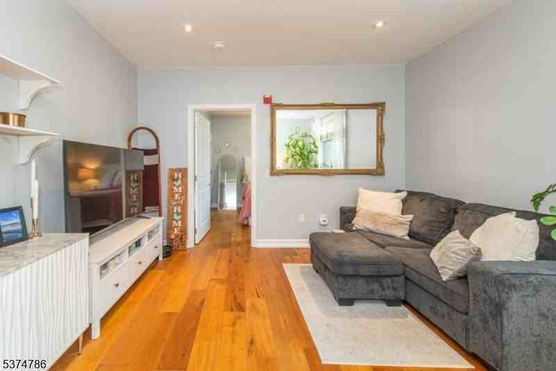 276 Chestnut St #1G - Photo 4 of 21