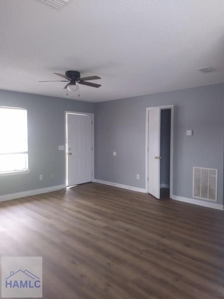 833 Ann Dr - Photo 3 of 11