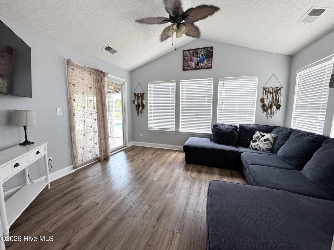 197 Green View Rd - Photo 4 of 12