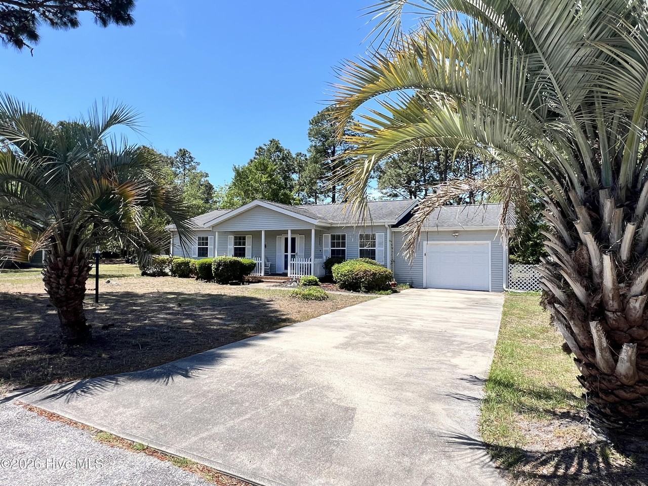 1093 Harbor Dr - Photo 2 of 19