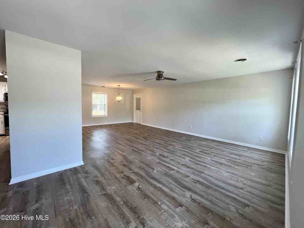 1093 Harbor Dr - Photo 3 of 19