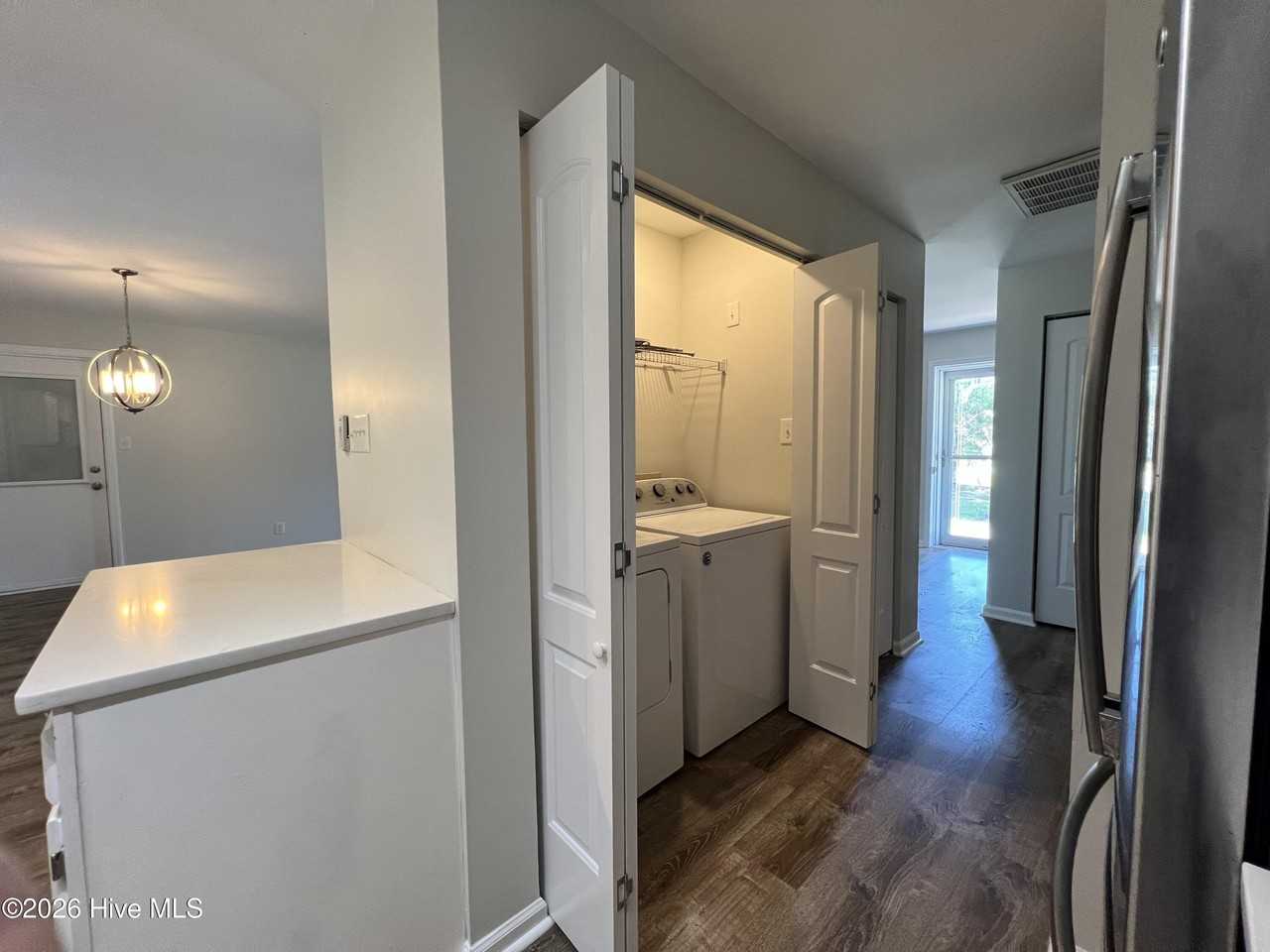 1093 Harbor Dr - Photo 6 of 19