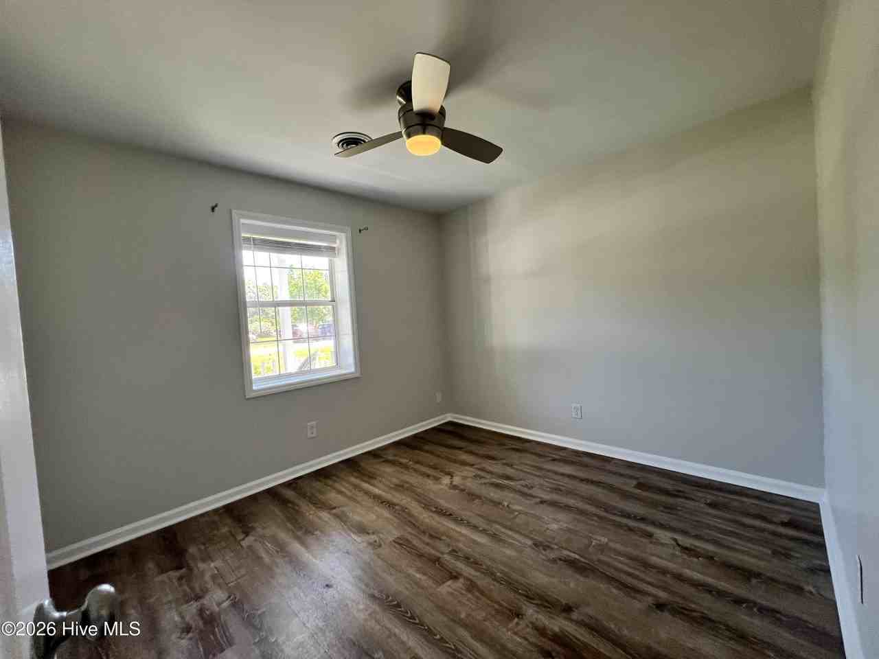 1093 Harbor Dr - Photo 7 of 19