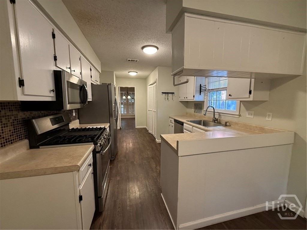 208 E 52nd St - Photo 5 of 14