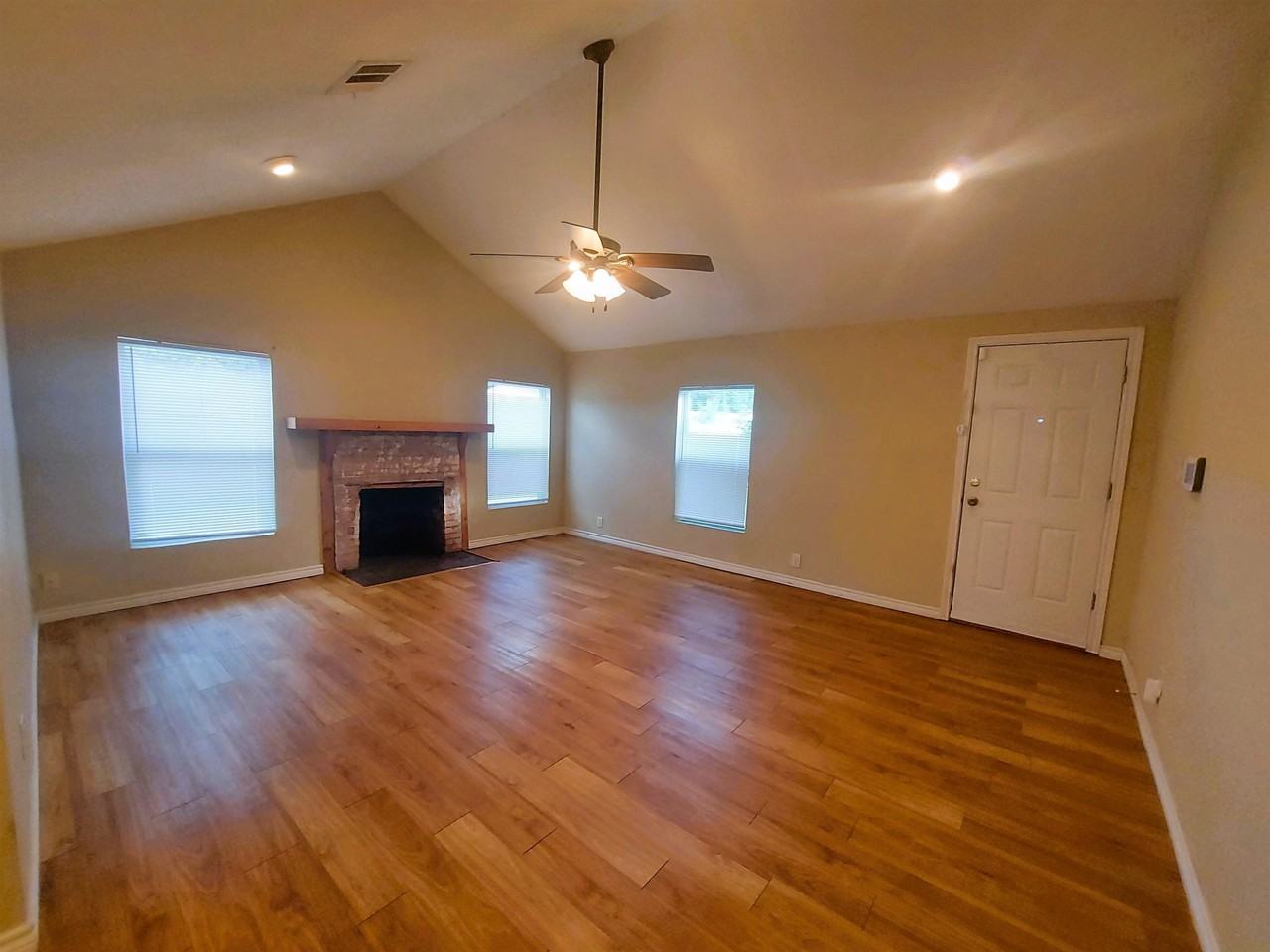 1010 Barrier Ln - Photo 3 of 9