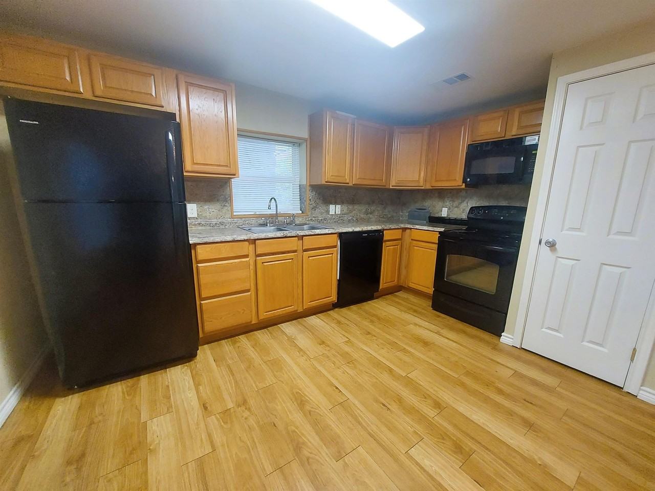 1010 Barrier Ln - Photo 5 of 9