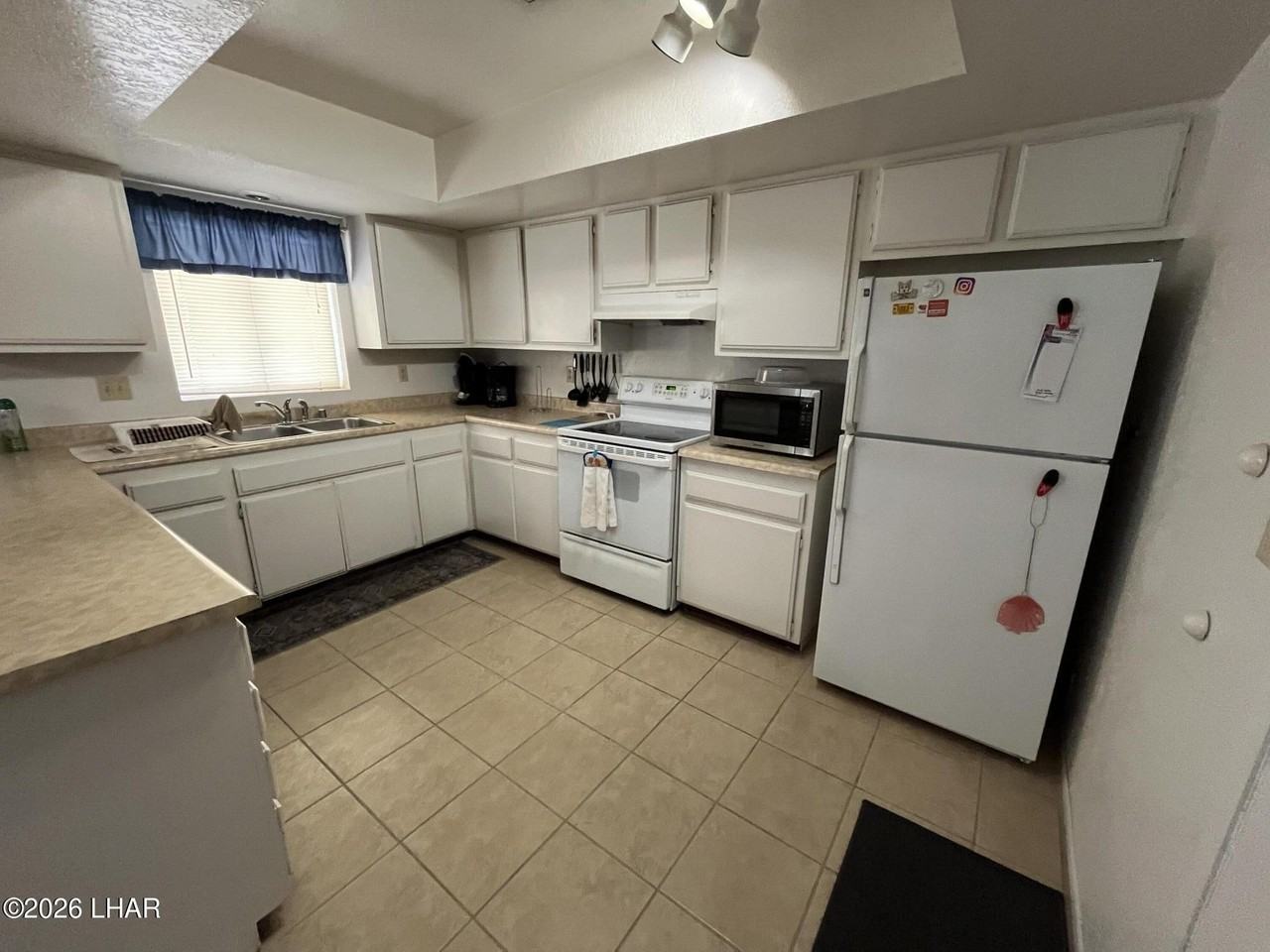 1241 Palmas Dr - Photo 6 of 22