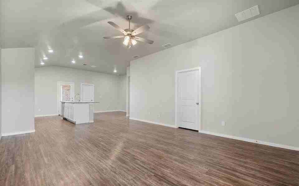 2031 Kenwood Ave - Photo 3 of 27