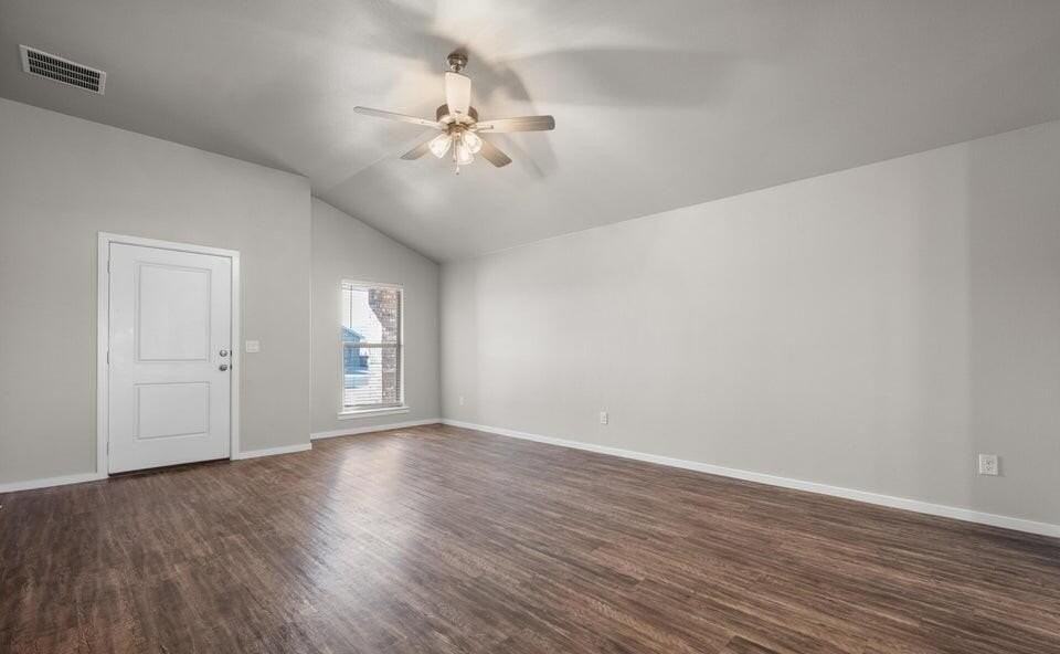 2031 Kenwood Ave - Photo 5 of 27