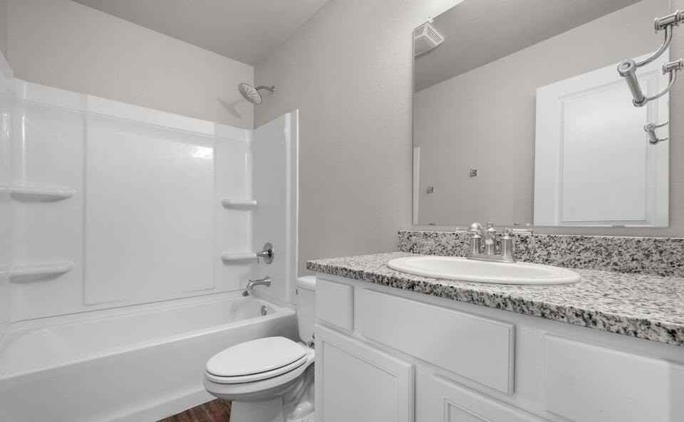 2031 Kenwood Ave - Photo 6 of 27