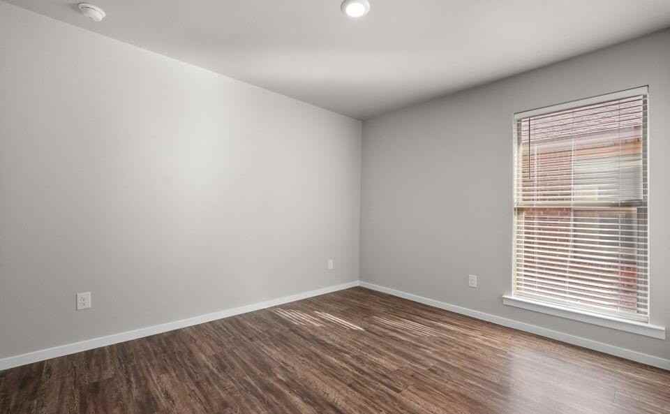2031 Kenwood Ave - Photo 7 of 27