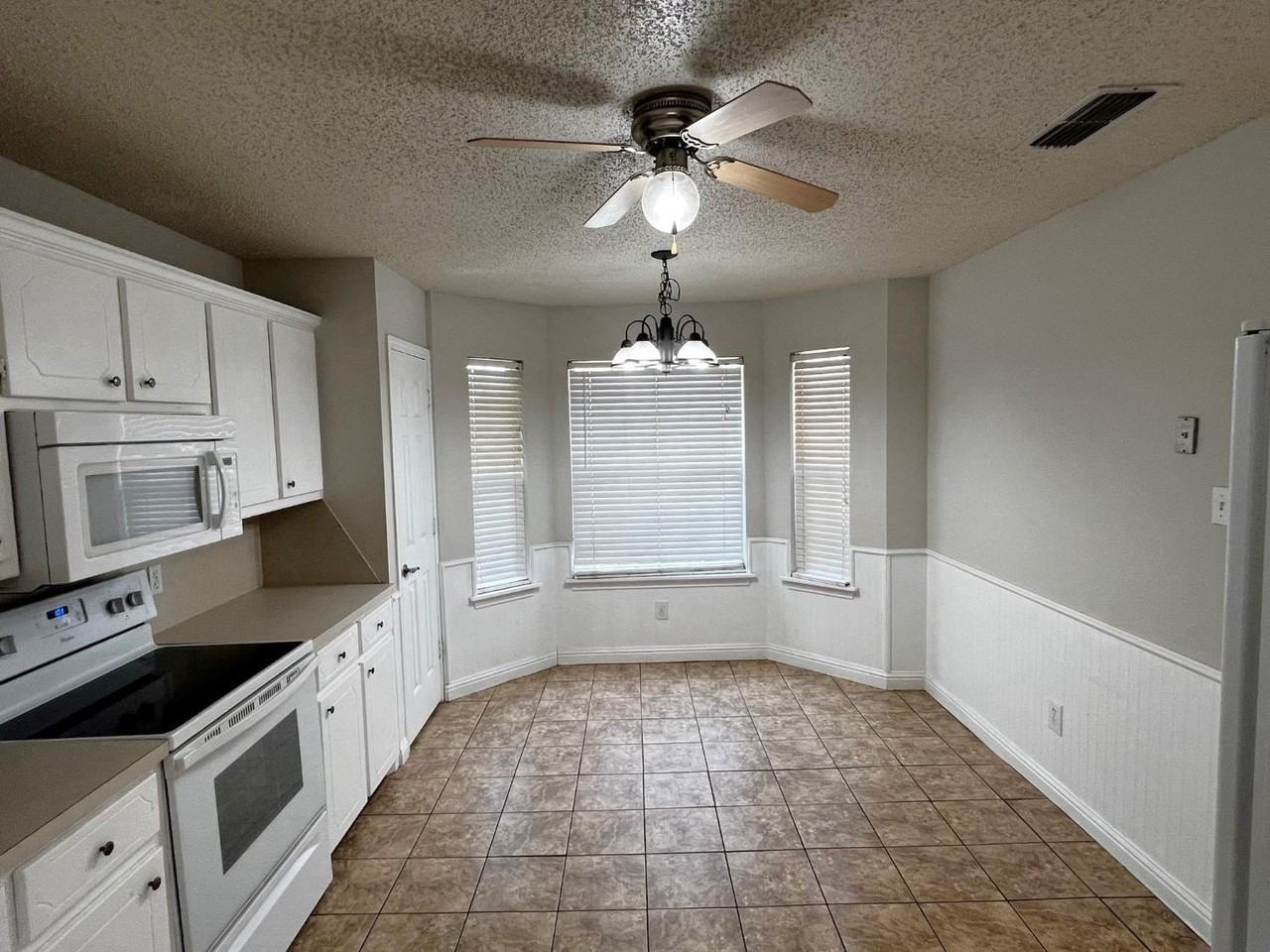 6114 7th St - Photo 2 of 16