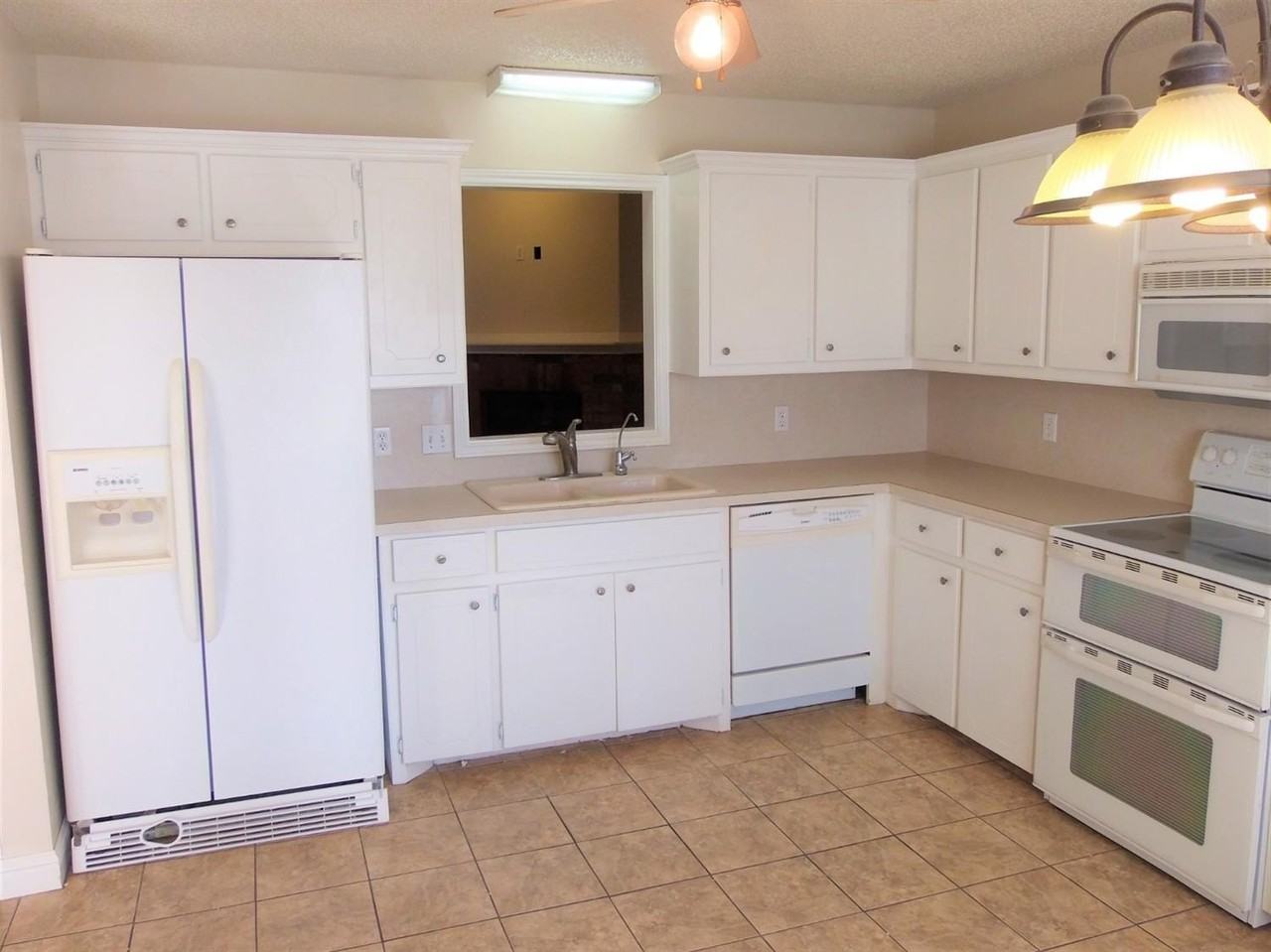 6114 7th St - Photo 4 of 16