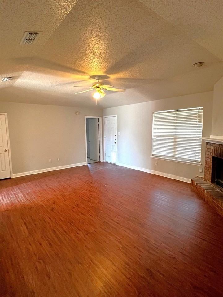 6114 7th St - Photo 5 of 16
