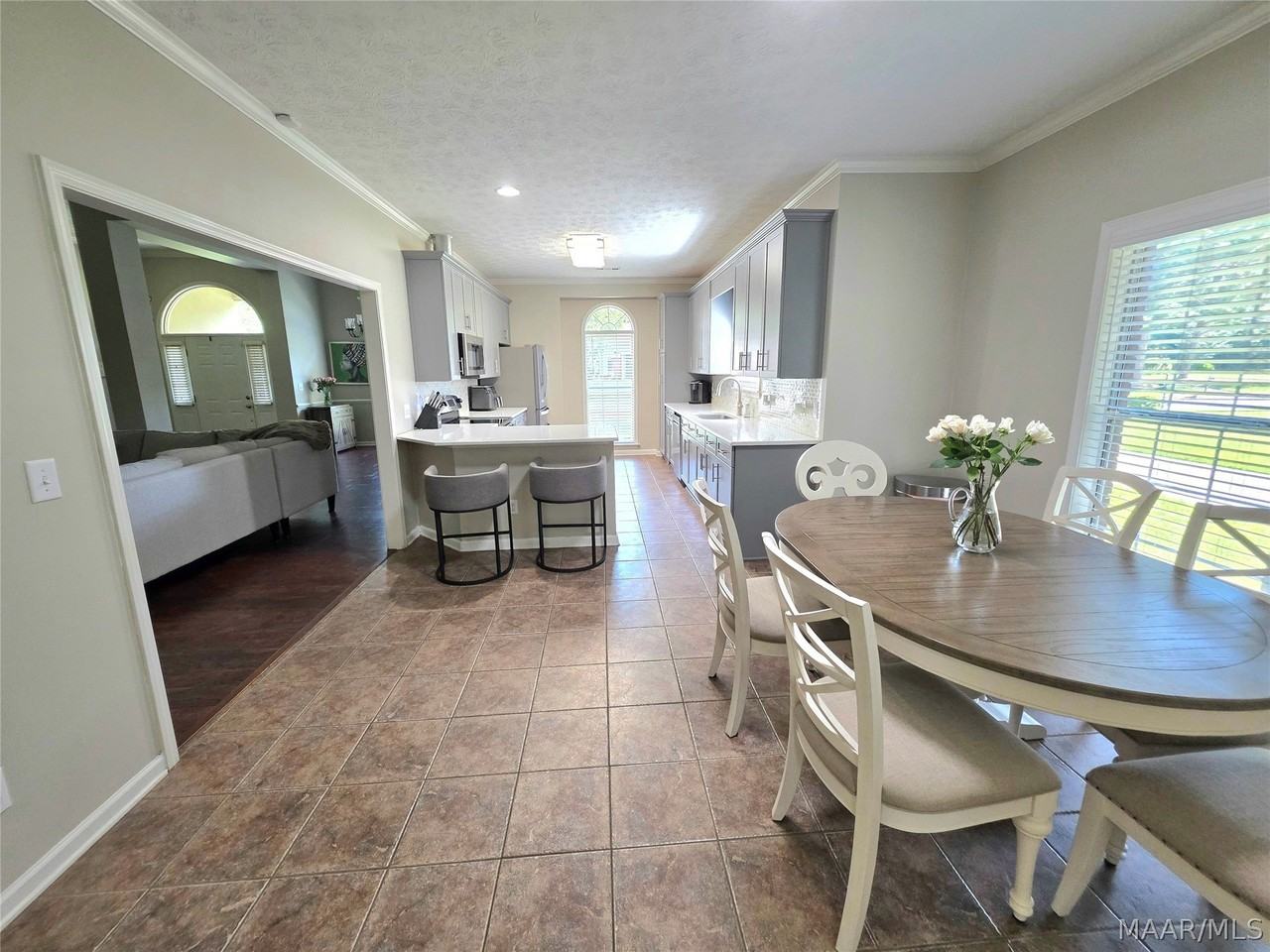 607 Forest Trl - Photo 2 of 32