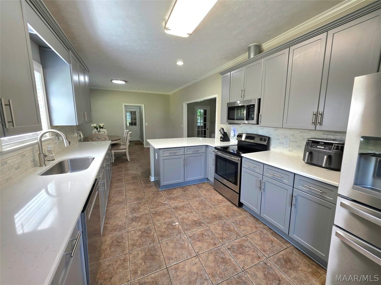 607 Forest Trl - Photo 4 of 32
