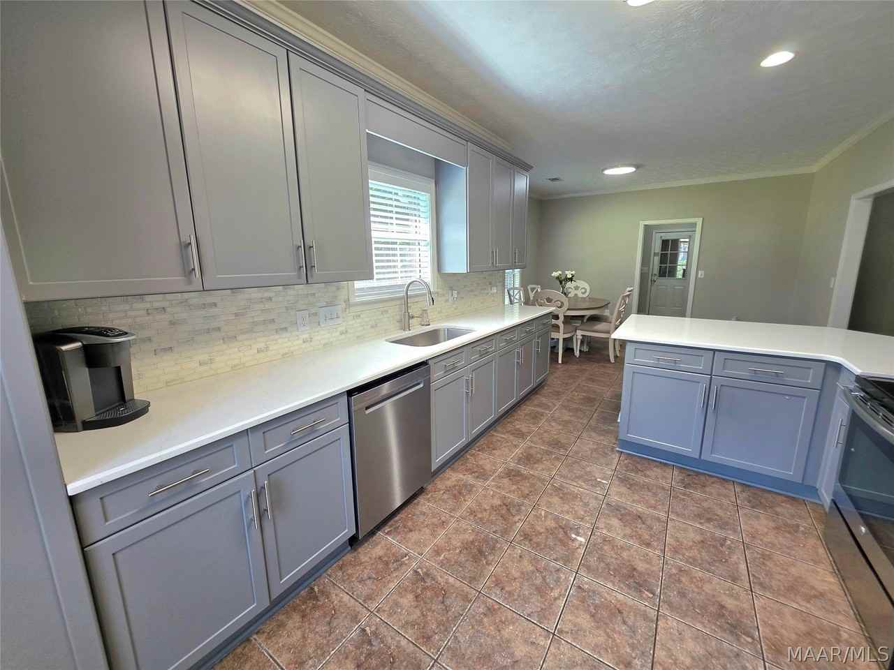 607 Forest Trl - Photo 5 of 32