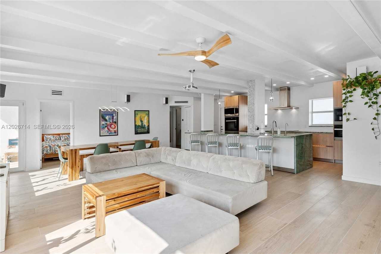 325 Ocean Dr #502 - Photo 3 of 20