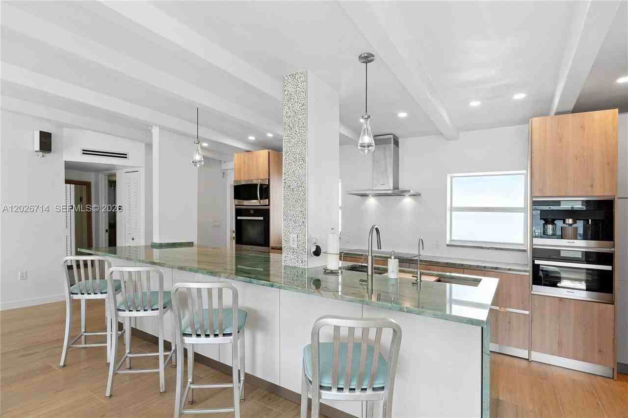 325 Ocean Dr #502 - Photo 7 of 20