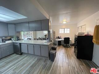 8513 Reading Ave - Photo 2 of 8