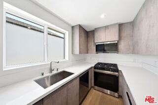 333 6th Ave #D - Photo 5 of 8