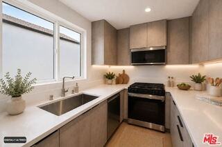 333 6th Ave #D - Photo 6 of 8
