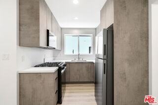333 W 6th St #A - Photo 3 of 8