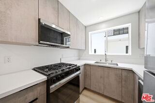 333 W 6th St #A - Photo 5 of 8