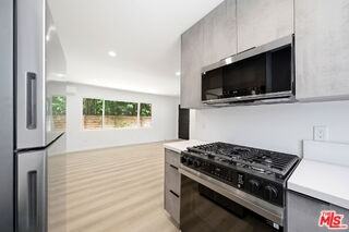333 W 6th St #A - Photo 7 of 8