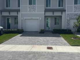 728 Se 14th Ct - Photo 1 of 1