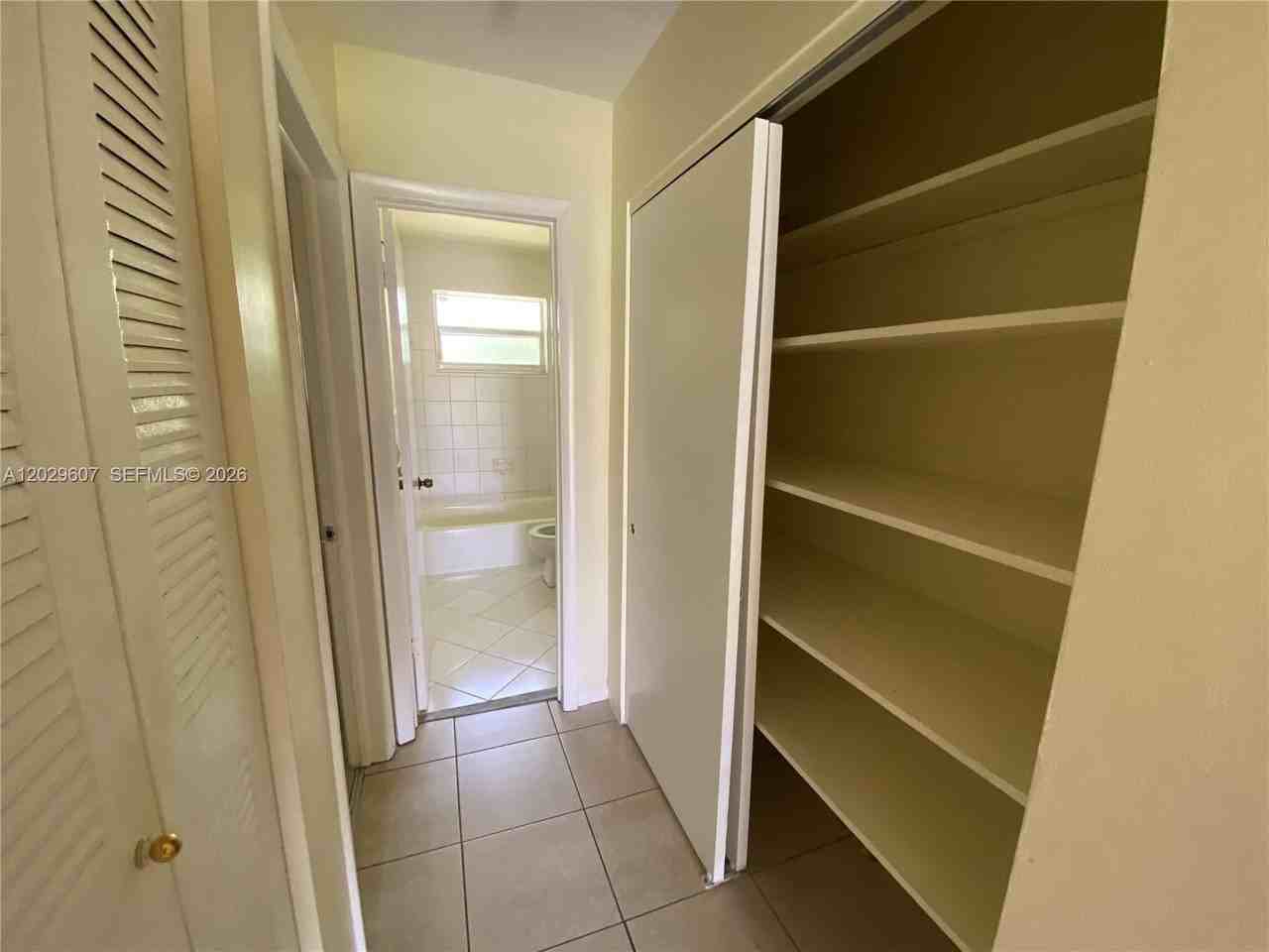 2400 Ne 188th St #2404 - Photo 4 of 11