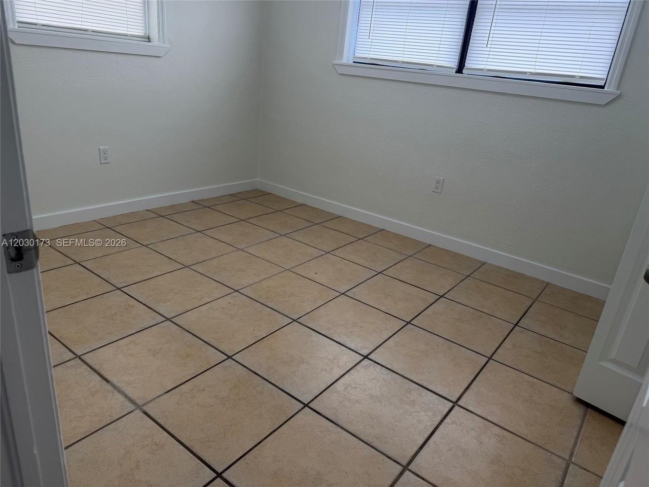 1047 Sw 76th Ave #0 - Photo 4 of 14