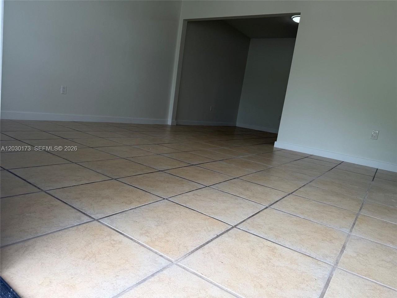 1047 Sw 76th Ave #0 - Photo 5 of 14