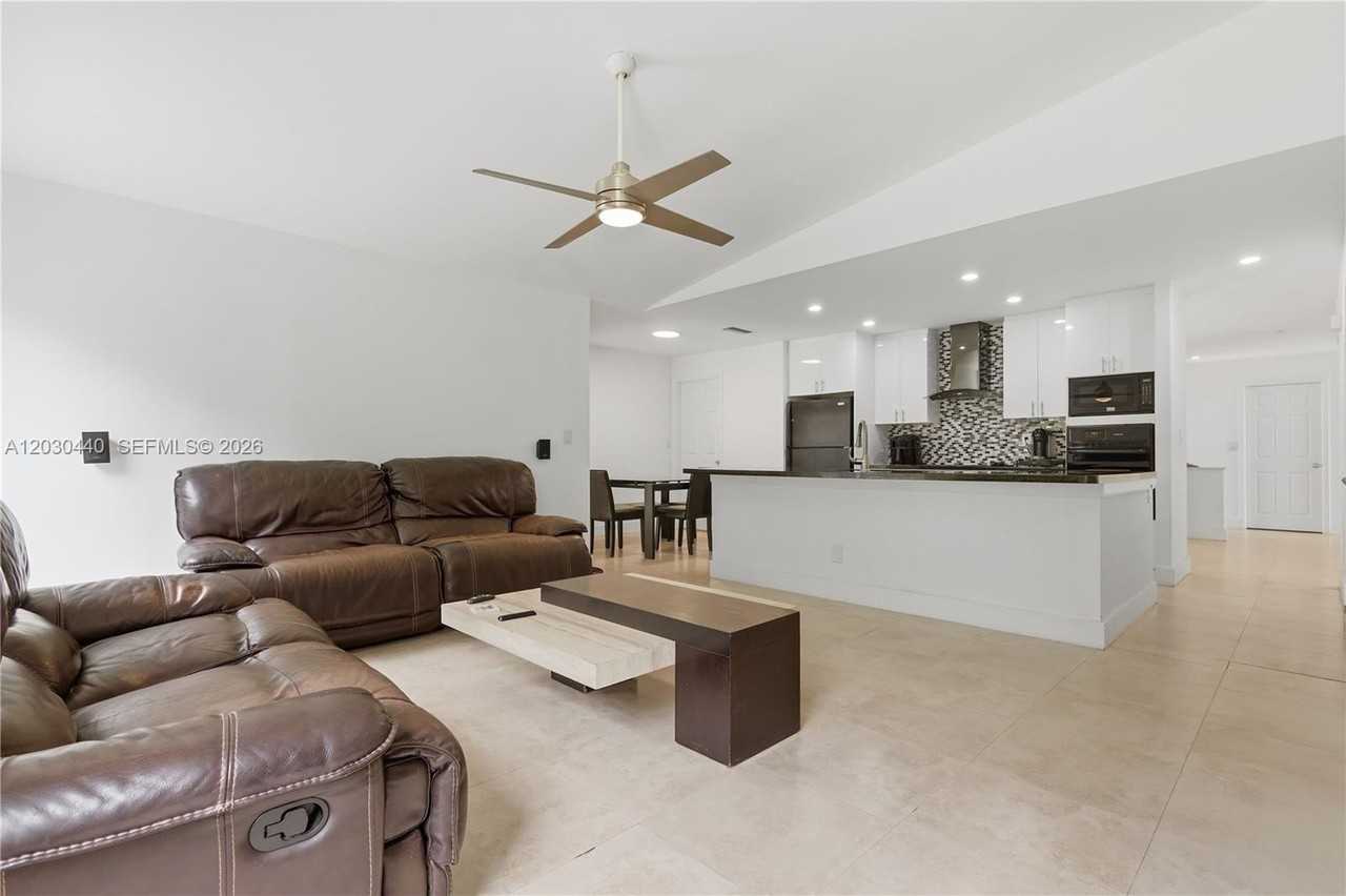 12106 Lymestone Way - Photo 3 of 36