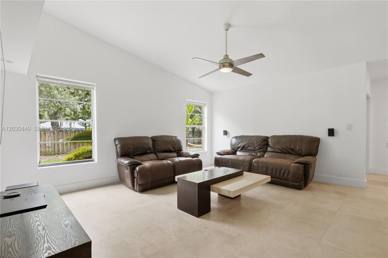 12106 Lymestone Way - Photo 5 of 36
