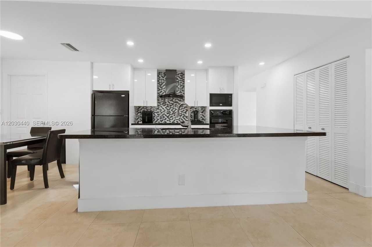 12106 Lymestone Way - Photo 7 of 36