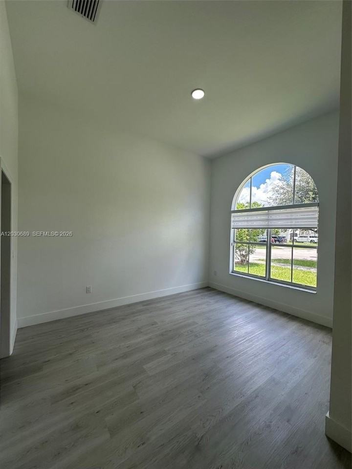 15262 Sw 115th Ter #15262 - Photo 4 of 16
