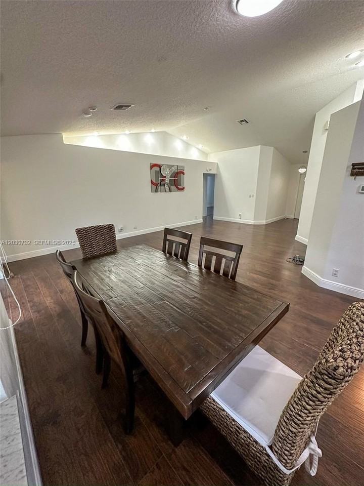 1010 Salmon Isle - Photo 4 of 16