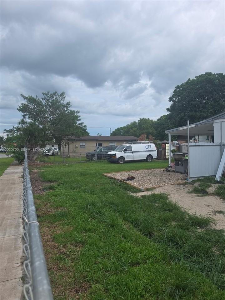 28501 Sw 147th Ct - Photo 2 of 12