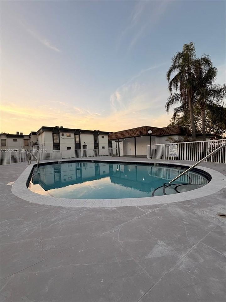 7250 Sw 94th Pl #B8 - Photo 4 of 23