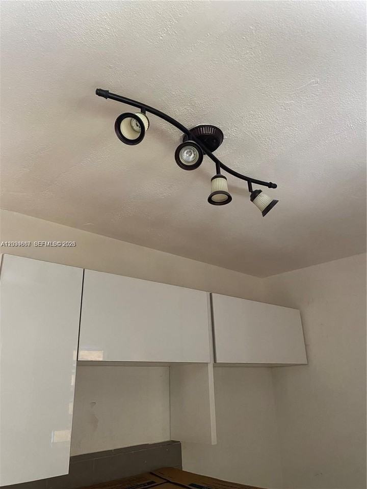 243 Sw 14th St #243 - Photo 5 of 13