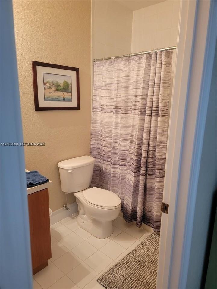 2407 Se 14th St - Photo 7 of 8