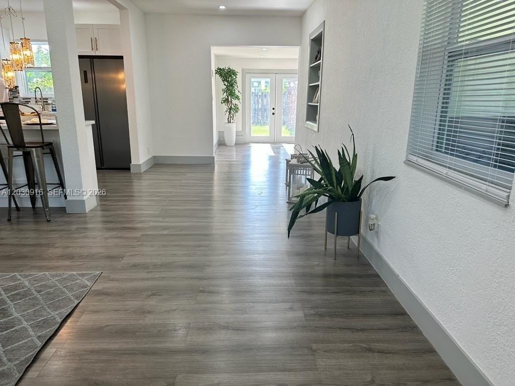 1029 Sw 1st Ave - Photo 3 of 12