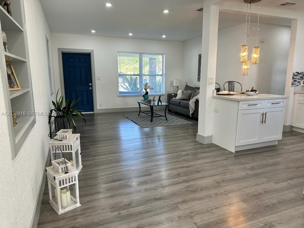 1029 Sw 1st Ave - Photo 4 of 12