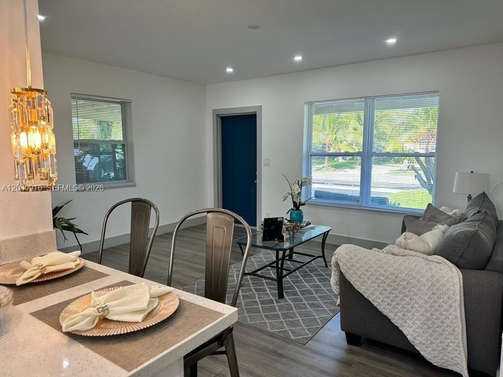 1029 Sw 1st Ave - Photo 6 of 12