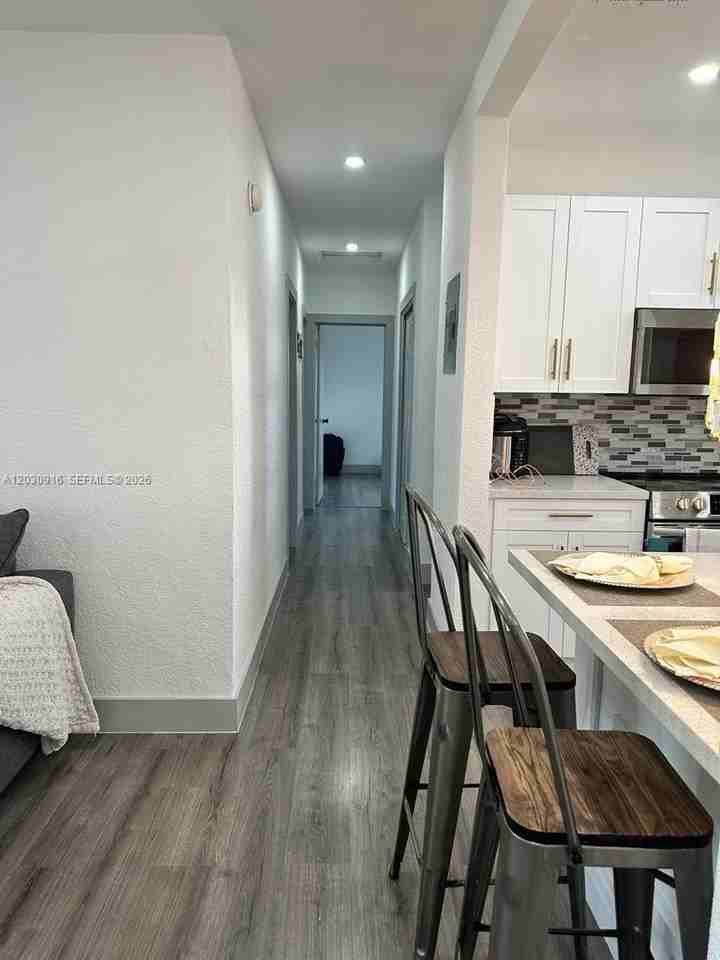 1029 Sw 1st Ave - Photo 7 of 12