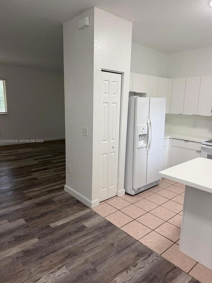 374 Ne 27th Ave #203 - Photo 3 of 24