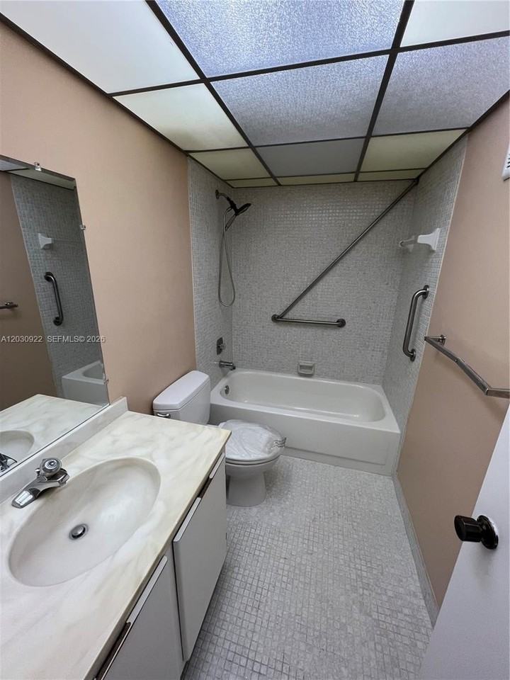 7650 W Mcnab Rd #204 - Photo 5 of 6