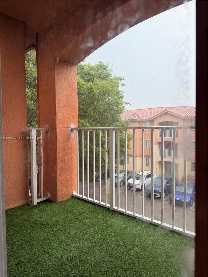 17602 Nw 25th Ave #303 - Photo 4 of 17