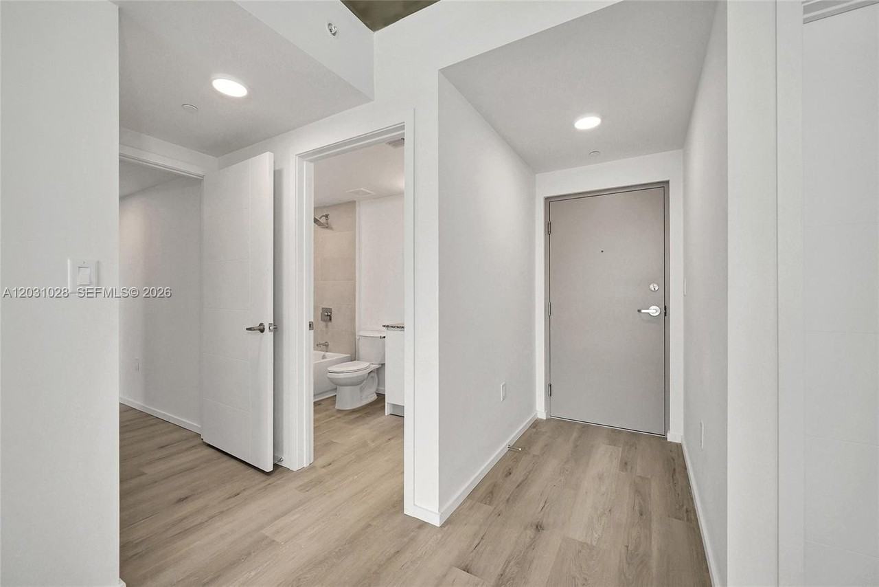 475 Ne 125th St #504 - Photo 2 of 14